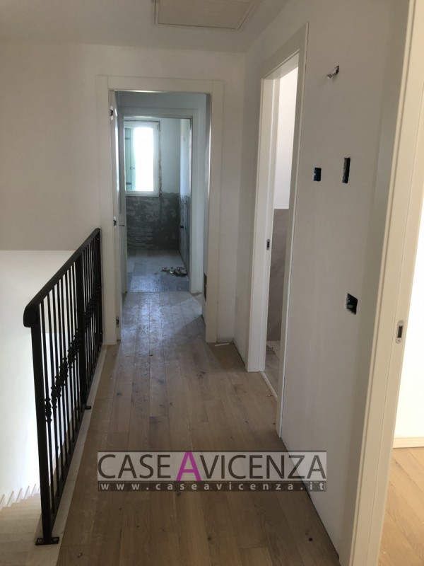 GRISIGNANO DI ZOCCO - CLASSE ENERGETICA A3 - Proponiamo in centro paese, ULTIMA ESCLUSIVA PORZION...