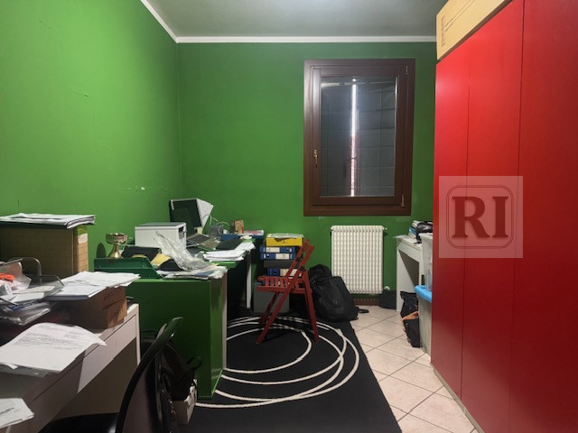 @LIMENA - centralissimo appartamento arredato composto da ingresso soggiorno cottura, due camere,...