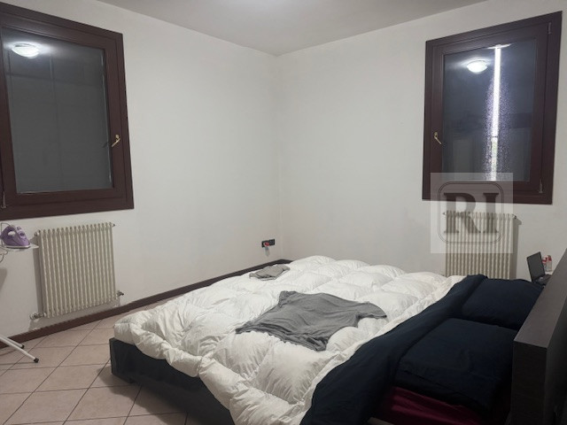 @LIMENA - centralissimo appartamento arredato composto da ingresso soggiorno cottura, due camere,...