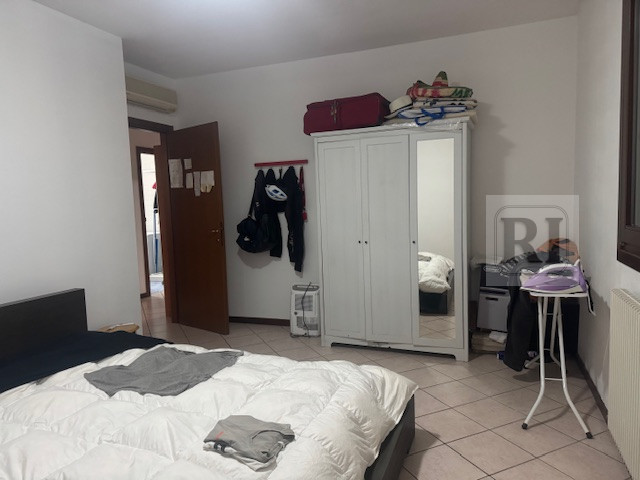 @LIMENA - centralissimo appartamento arredato composto da ingresso soggiorno cottura, due camere,...