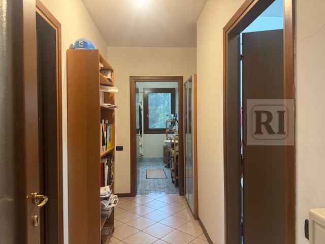 @LIMENA - centralissimo appartamento arredato composto da ingresso soggiorno cottura, due camere,...