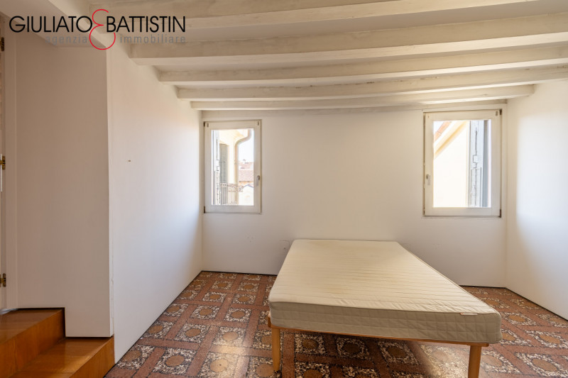 Centro storico di Vicenza, Corso Palladio. Loft di 118 m² calpestabili, quarto e ultimo piano con...