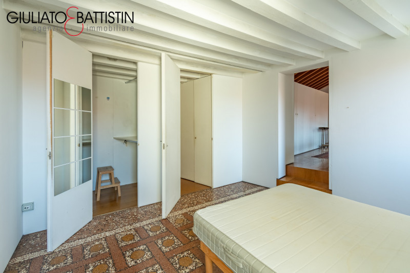Centro storico di Vicenza, Corso Palladio. Loft di 118 m² calpestabili, quarto e ultimo piano con...