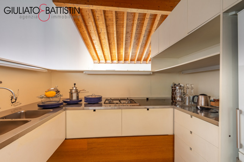 Centro storico di Vicenza, Corso Palladio. Loft di 118 m² calpestabili, quarto e ultimo piano con...
