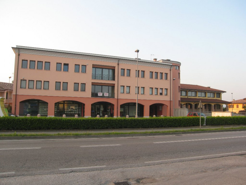 Ufficio in elegante fabbricato di alta rappresentanza con finiture di alta qualità esclusivamente...