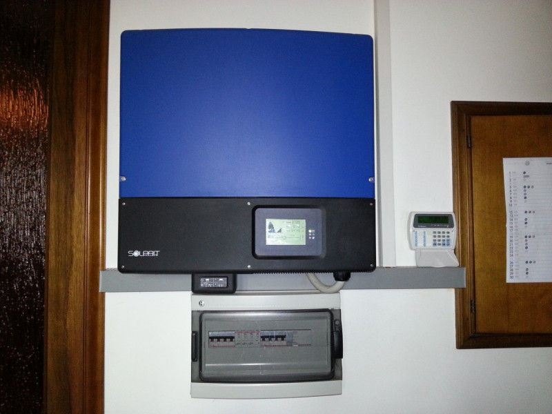 Si vende casa singola, in perfette condizioni su lotto di circa 1.500 mq di giardino.
Al piano ri...