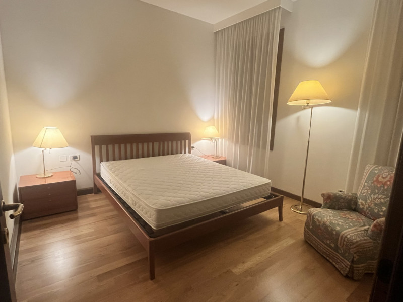 A DUE PASSI DA PIAZZA MAZZINI, APL PRIMO PIANO DI UN CONDOMINIO RECENTEMENTE RISTRUTTURATO, PROPO...