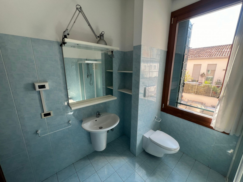 A DUE PASSI DA PIAZZA MAZZINI, APL PRIMO PIANO DI UN CONDOMINIO RECENTEMENTE RISTRUTTURATO, PROPO...