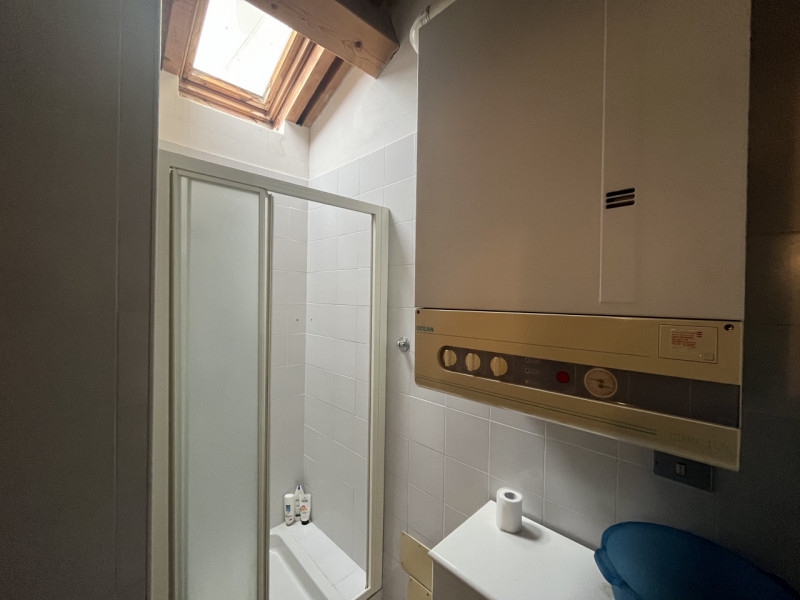 Este, affascinante appartamento duplex in vendita. Con un'ampia superficie di 140 mq, questa prop...