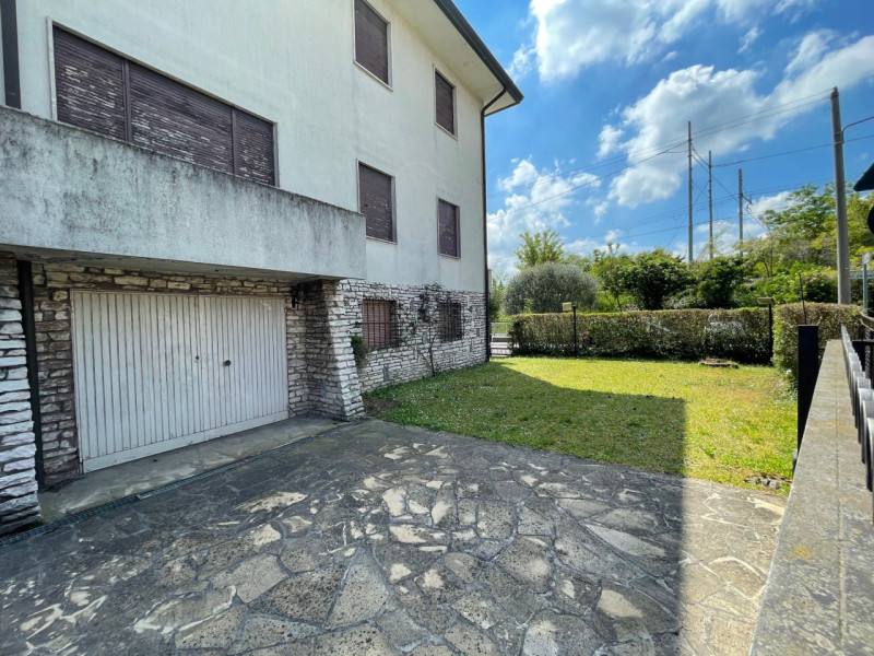 PONTEVIGODARZERE  VILLA 

villa di circa 400 mq nel quartiere residenziale di Pontevigodarzere, c...