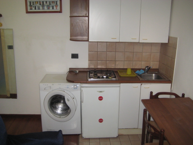 ZONA TADI/DUOMO IN PICCOLO E TRANQUILLO CONDOMINIO, PROPONIAMO MINI-APPARTAMENTO ARREDATO PER DUE...