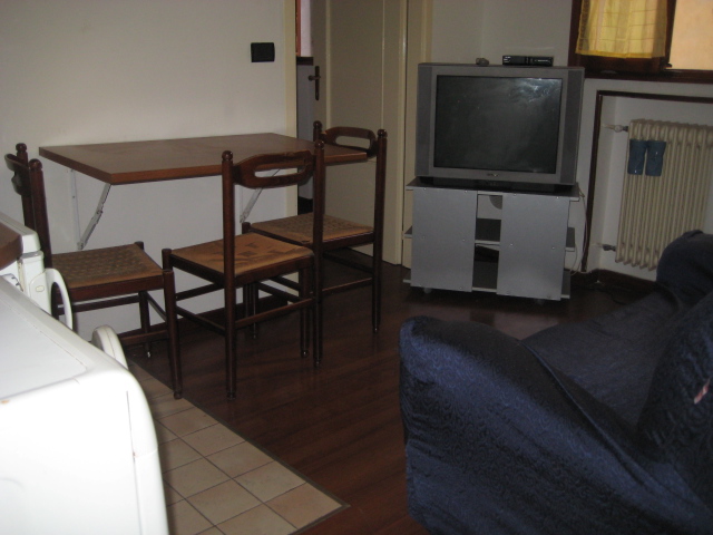 ZONA TADI/DUOMO IN PICCOLO E TRANQUILLO CONDOMINIO, PROPONIAMO MINI-APPARTAMENTO ARREDATO PER DUE...