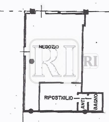 Se stai cercando uno spazio commerciale versatile e accogliente, questo negozio open space di 76 ...
