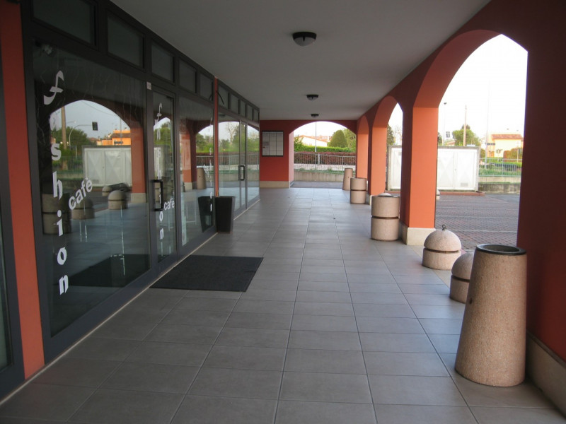 Ufficio di 95 mq netti in elegante fabbricato di alta rappresentanza con finiture di alta qualità...