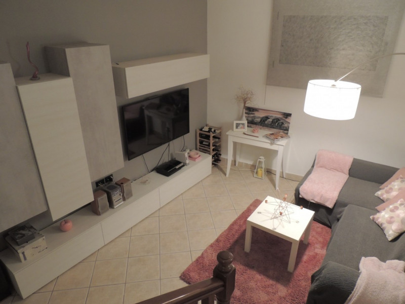 LIMENA - singolare soluzione indipendente strutturata su piu' livelli.
La soluzione gode di un gr...