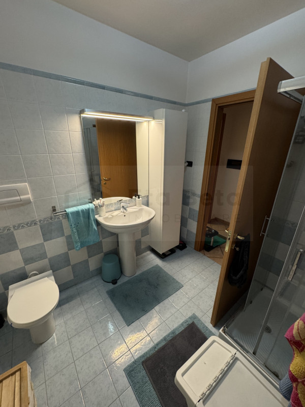 Situato nel quartiere di San Lazzaro nelle immediate vicinanze al futuro nuovo ospedale, proponia...