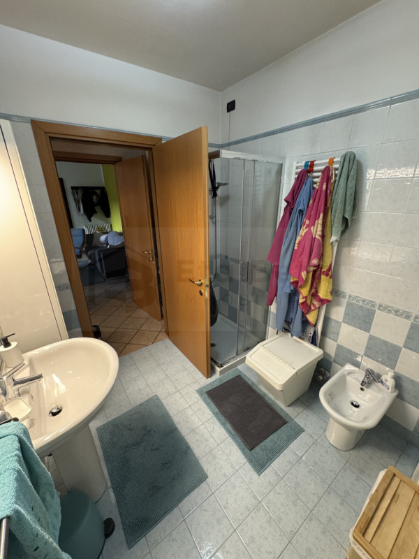 Situato nel quartiere di San Lazzaro nelle immediate vicinanze al futuro nuovo ospedale, proponia...