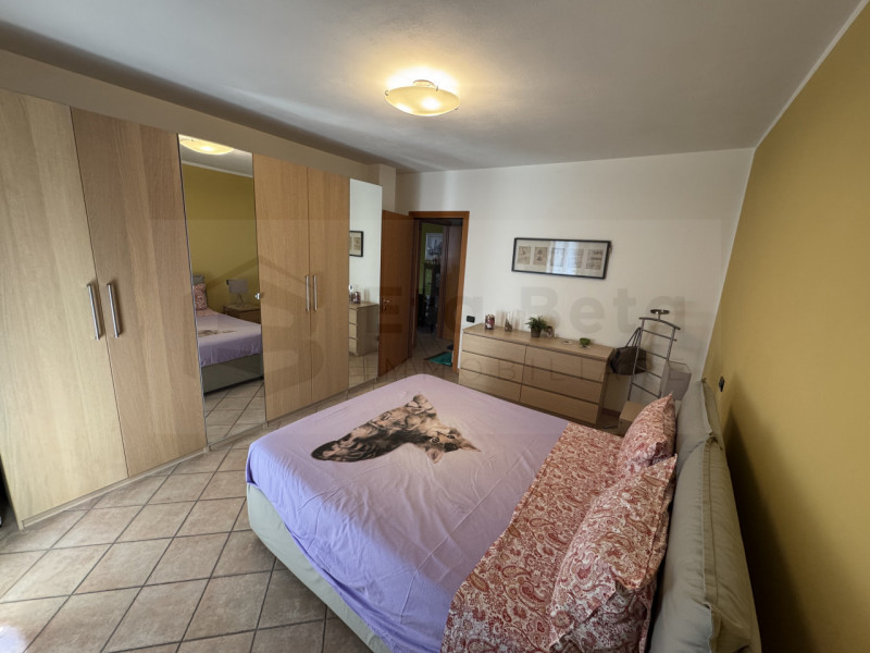 Situato nel quartiere di San Lazzaro nelle immediate vicinanze al futuro nuovo ospedale, proponia...