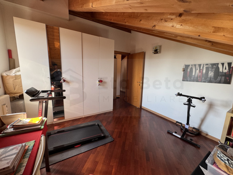 Situato nel quartiere di San Lazzaro nelle immediate vicinanze al futuro nuovo ospedale, proponia...