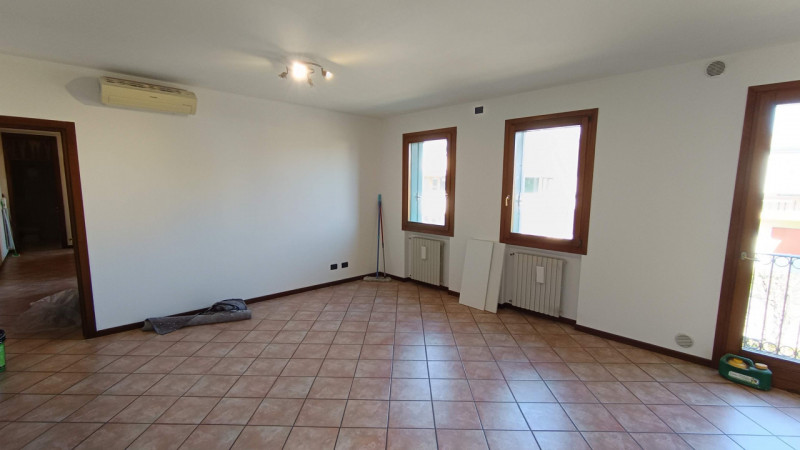 Affitto a Villa del Conte: bell’ appartamento al piano primo (no ascensore, no animali) in elegan...