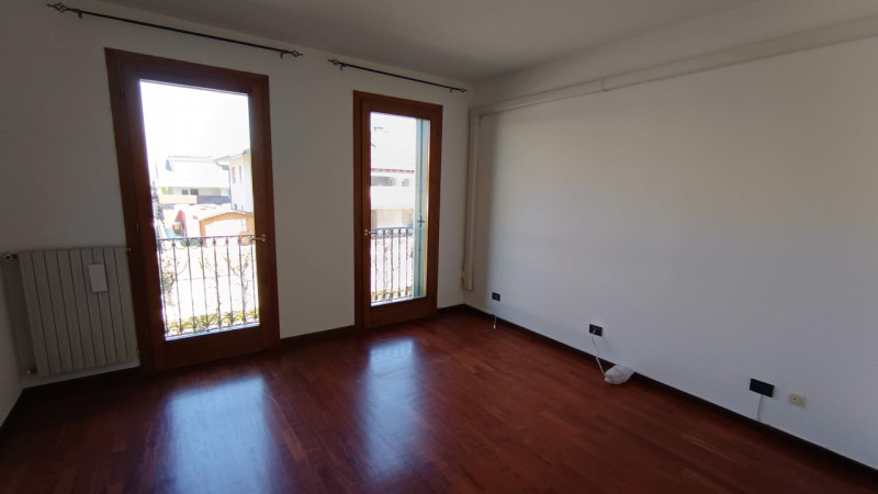 Affitto a Villa del Conte: bell’ appartamento al piano primo (no ascensore, no animali) in elegan...