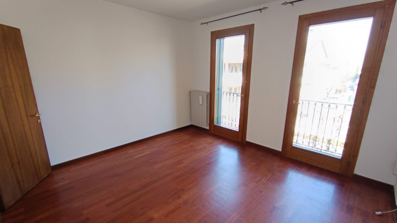 Affitto a Villa del Conte: bell’ appartamento al piano primo (no ascensore, no animali) in elegan...