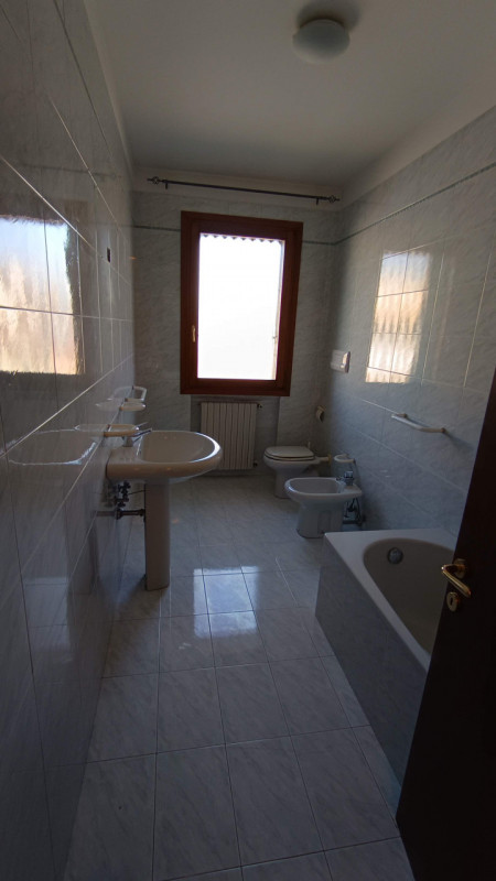 Affitto a Villa del Conte: bell’ appartamento al piano primo (no ascensore, no animali) in elegan...