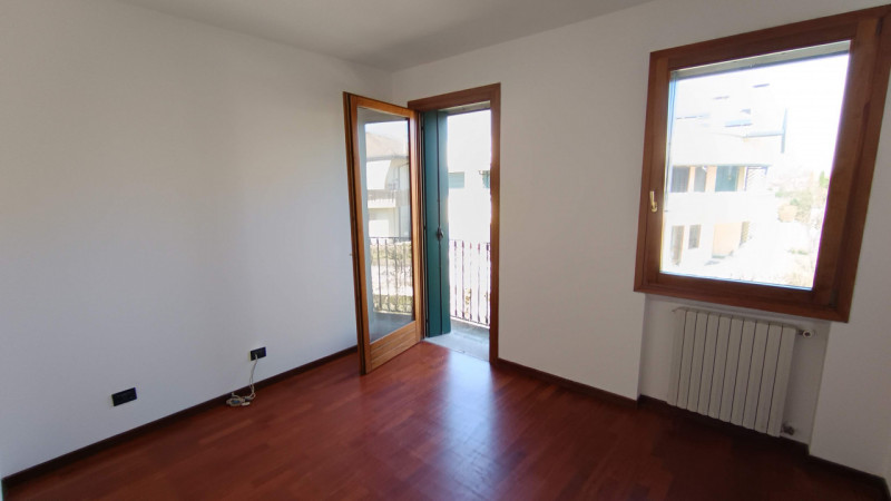 Affitto a Villa del Conte: bell’ appartamento al piano primo (no ascensore, no animali) in elegan...