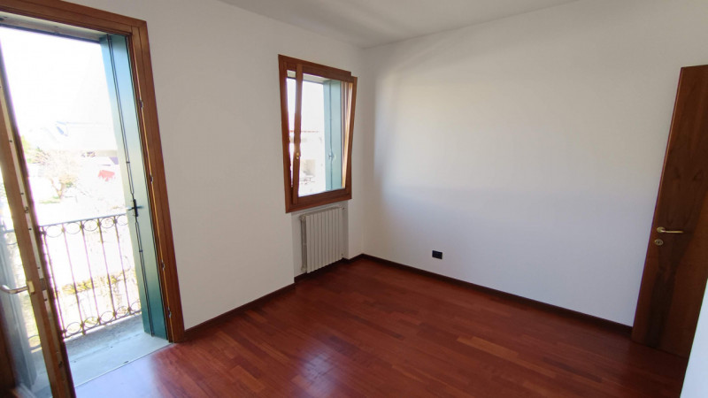 Affitto a Villa del Conte: bell’ appartamento al piano primo (no ascensore, no animali) in elegan...