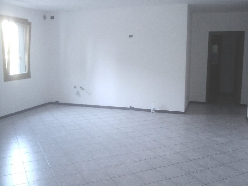 Affittasi : Villa del Conte : in centro (via Aldo Moro 1) comodo a tutti i servizi e circondato d...