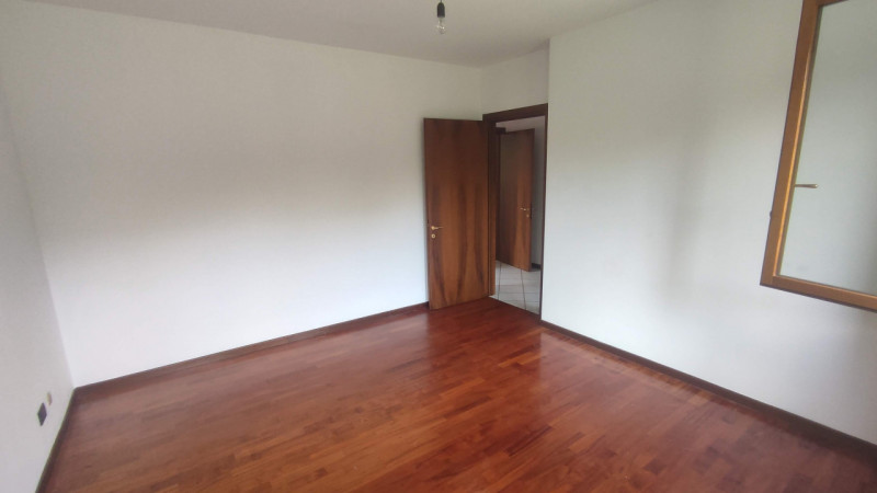 Affittasi : Villa del Conte : in centro (via Aldo Moro 1) comodo a tutti i servizi e circondato d...