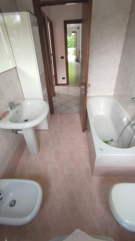 Affittasi : Villa del Conte : in centro (via Aldo Moro 1) comodo a tutti i servizi e circondato d...