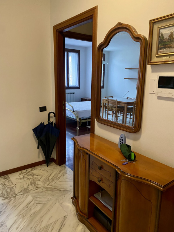 In centro paese, su palazzina di poche unità, spazioso mini appartamento al 1° piano composto da ...