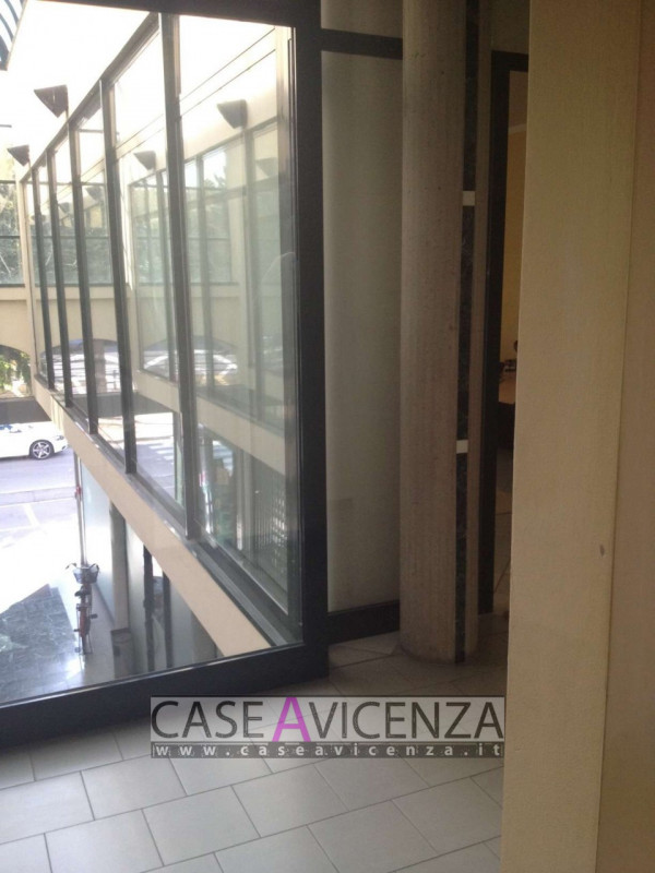 GRISIGNANO DI ZOCCO - C.E.F- Interessante e moderno ufficio di circa mq 85 sito al primo piano co...