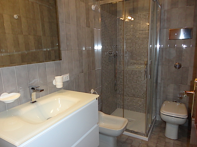 In una palazzina elegante di solo tre unità, a pochi passi da Ponte Molino, è disponibile un bell...