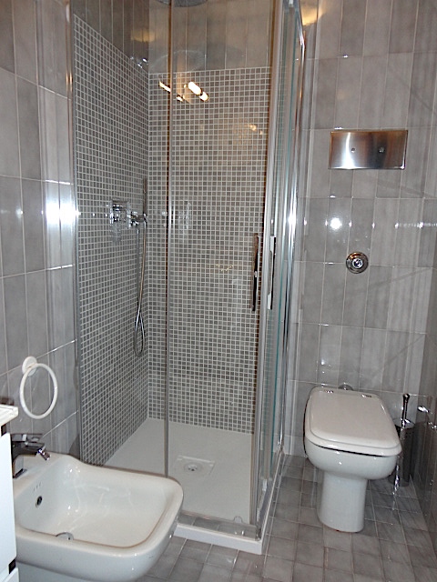 In una palazzina elegante di solo tre unità, a pochi passi da Ponte Molino, è disponibile un bell...