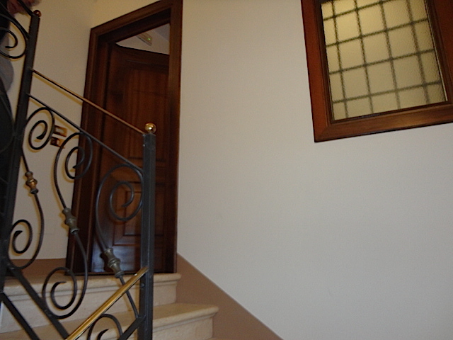 In una palazzina elegante di solo tre unità, a pochi passi da Ponte Molino, è disponibile un bell...