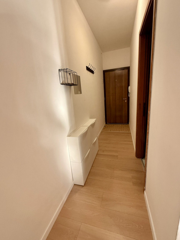 Istituti- Ospedali ampio monolocale al terzo piano con ascensore composto da: Ingresso, bagno con...