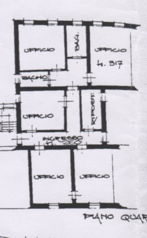 In un elegante palazzo con ascensore, dei primi del '900, nei pressi del Tribunale Nuovo è dispon...