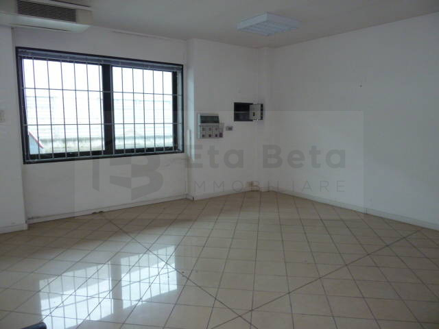 Nella zona industriale delle Granze di Camin (Padova), proponiamo in locazione un capannone moder...