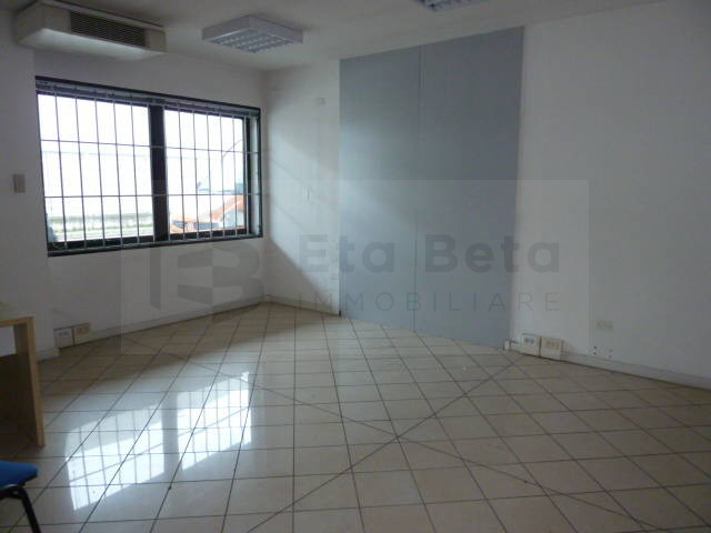 Nella zona industriale delle Granze di Camin (Padova), proponiamo in locazione un capannone moder...