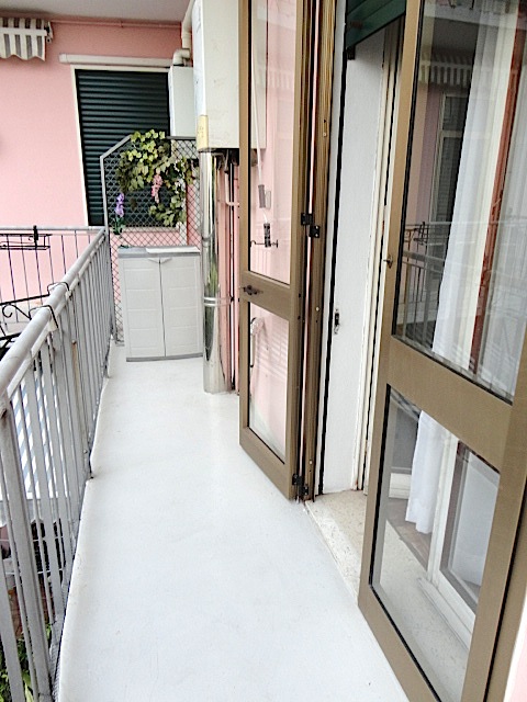 In una palazzina di 4 appartamenti, comodo agli Istituti è disponibile un grazioso appartamento, ...