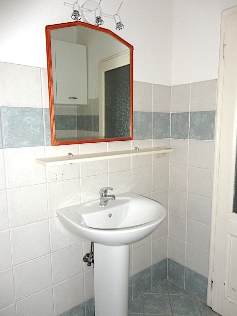 In una palazzina di 4 appartamenti, comodo agli Istituti è disponibile un grazioso appartamento, ...