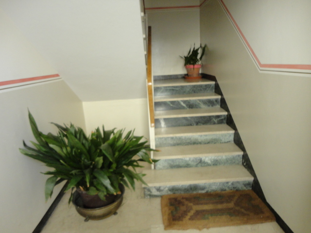 In una palazzina di 4 appartamenti, comodo agli Istituti è disponibile un grazioso appartamento, ...