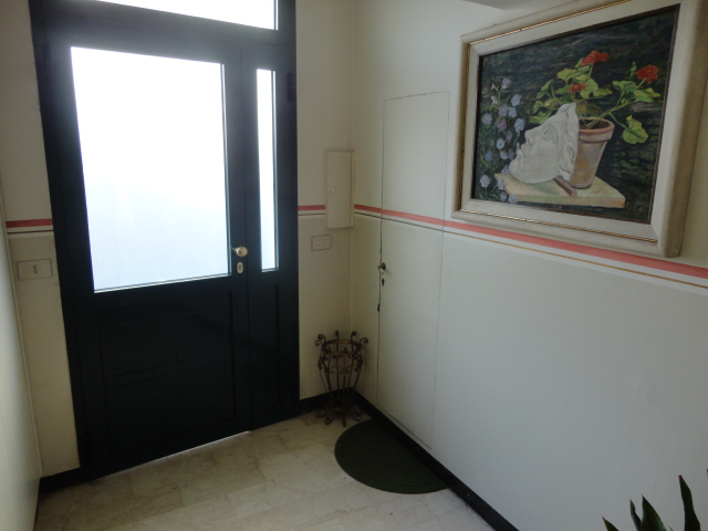 In una palazzina di 4 appartamenti, comodo agli Istituti è disponibile un grazioso appartamento, ...