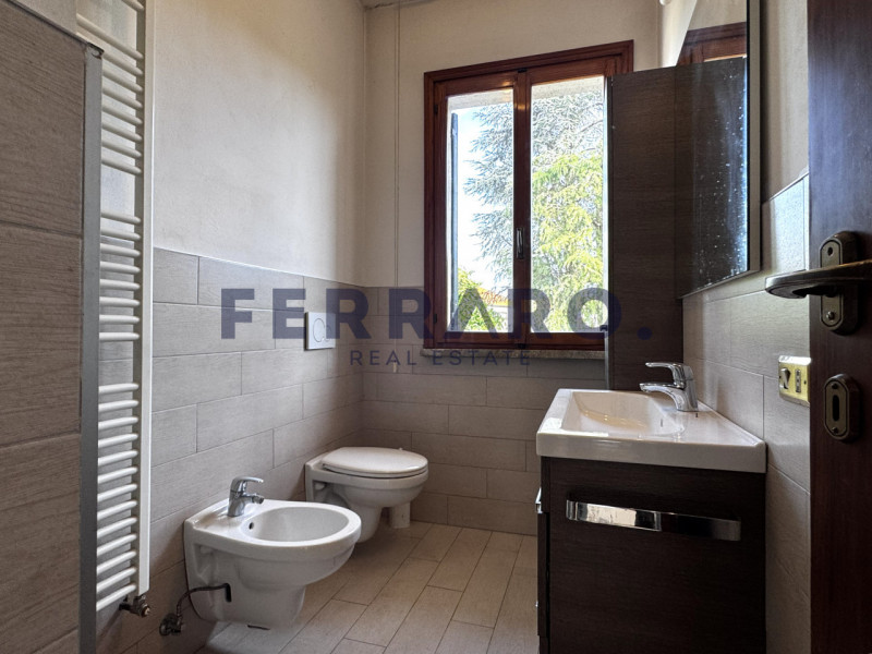 Treviso, San Zeno, Codice YA20
Proponiamo in affitto esclusiva porzione di bifamiliare di 140 mq,...