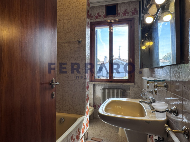 Treviso, San Zeno, Codice YA20
Proponiamo in affitto esclusiva porzione di bifamiliare di 140 mq,...