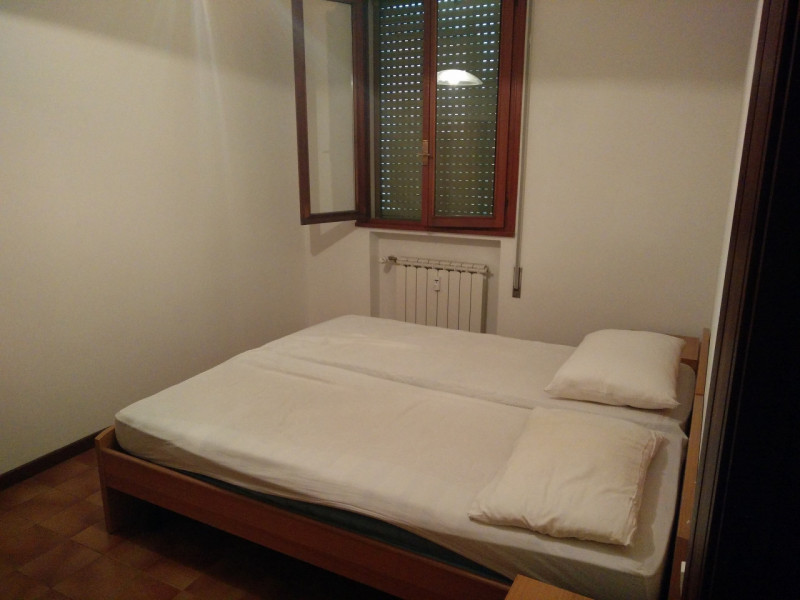 OSPEDALI - VIA CALZA Appartamento in posizione tranquilla vicino allo Iov, comoda anche per parch...
