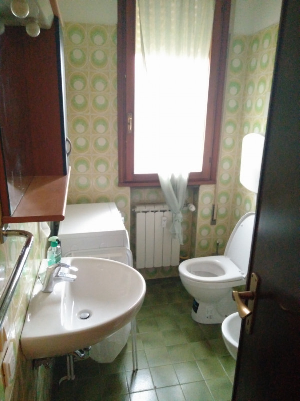 OSPEDALI - VIA CALZA Appartamento in posizione tranquilla vicino allo Iov, comoda anche per parch...