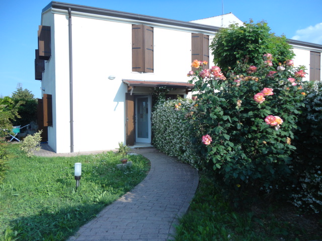 A Montà sarà disponibile dal 1 gennaio, una splendida porzione di casale antico ristrutturata poc...